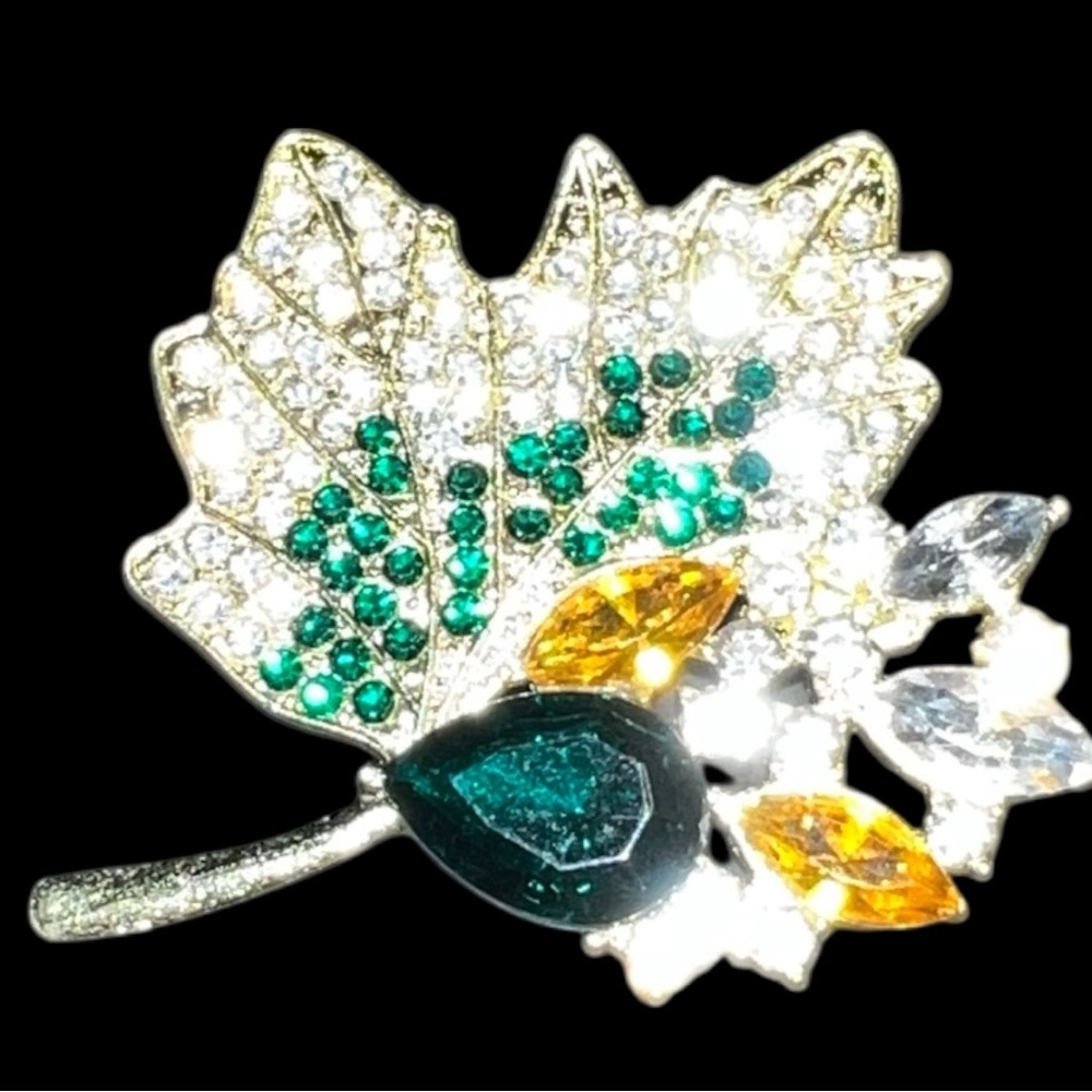 Elegant Leaf Brooch with Green and Gold Accents